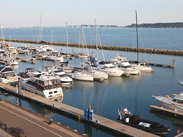 2 Bedroom Flat To Rent In The Quay, Poole, BH15