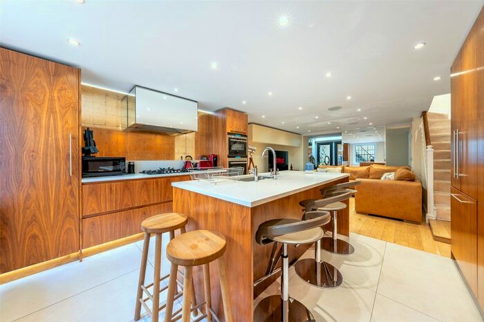 4 Bedroom Detached House To Rent In Bloomfield Terrace, Belgravia, London, SW1W