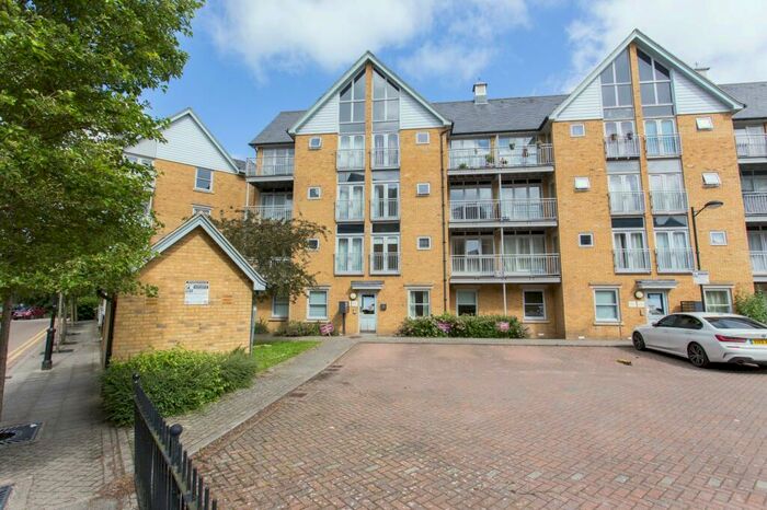 2 Bedroom Flat To Rent In Bingley Court, Canterbury, CT1
