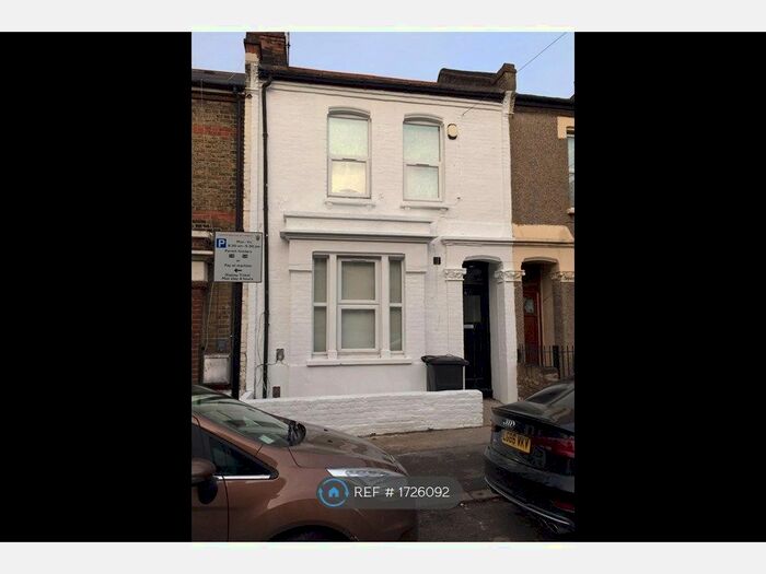 4 Bedroom Flat To Rent In Cowthorpe Road, London, SW8