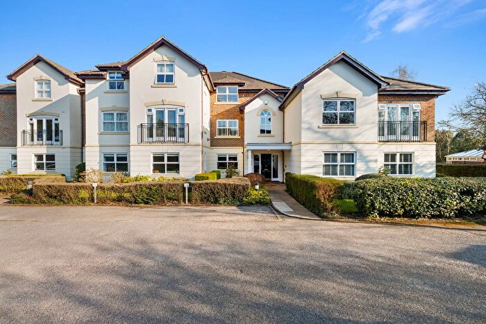 2 Bedroom Flat To Rent In Ref: Gk - Furze Hill, Kingswood, KT20