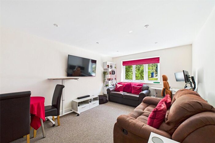 1 Bedroom Apartment For Sale In Woodpeckers, Crowthorne Road, Bracknell, Berkshire, RG12