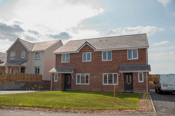3 Bedroom Semi-Detached House For Sale In Cysgod Y Gyrn, Oswestry, Llansilin, SY21