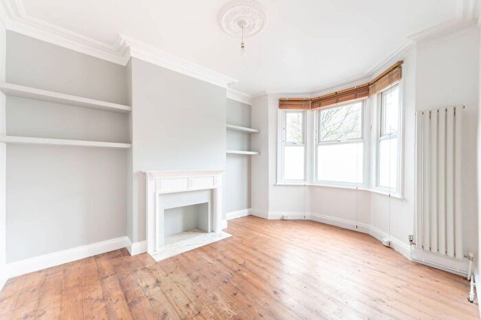 2 Bedroom Maisonette For Sale In Hillside, Harlesden, London, NW10