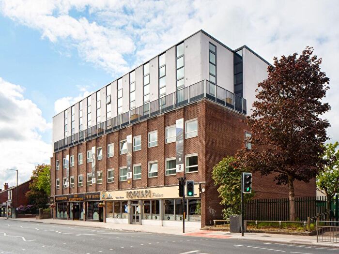 2 Bedroom Apartment To Rent In Flat Dale House, London Road, Stockport, SK7