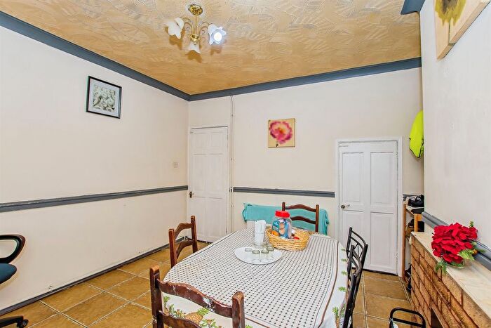 3 Bedroom Terraced House For Sale In Gladstone Street, Peterborough, PE1