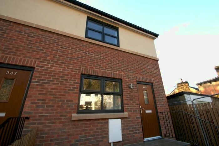 2 Bedroom Terraced House To Rent In Pudsey Road, Leeds, West Yorkshire, LS13