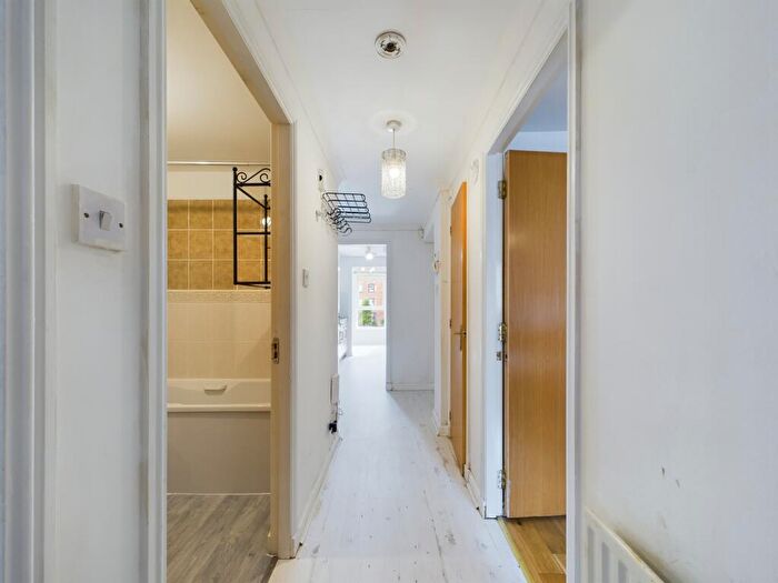 2 Bedroom Flat To Rent In Benalder Street, Partick, G11