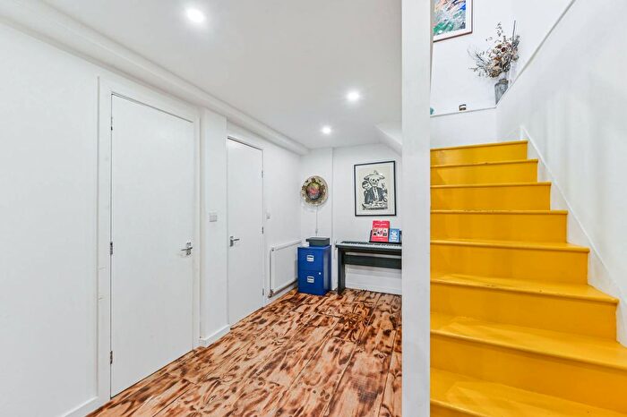 3 Bedroom Terraced House To Rent In Forest Hill Road, East Dulwich, London, SE22