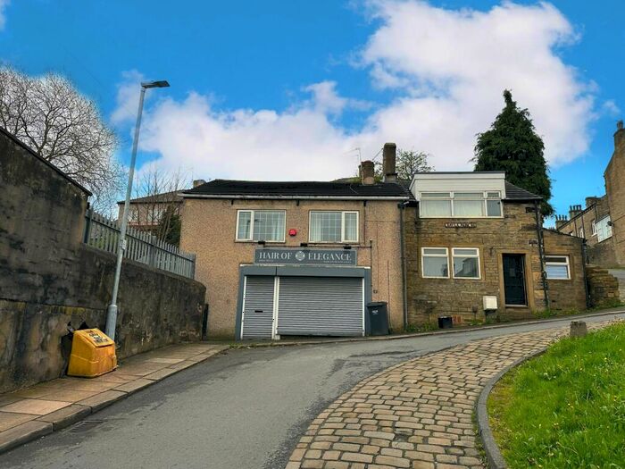 2 Bedroom Flat To Rent In Savile Park Street, Halifax, HX1