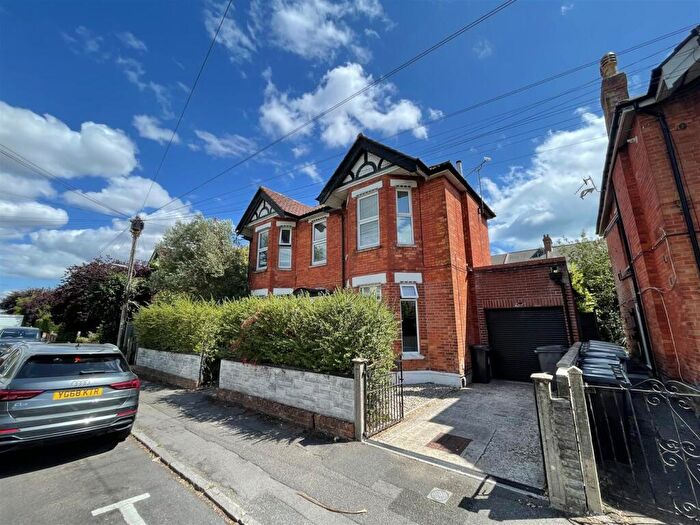 3 Bedroom Flat To Rent In Belvedere Road, Bournemouth, BH3