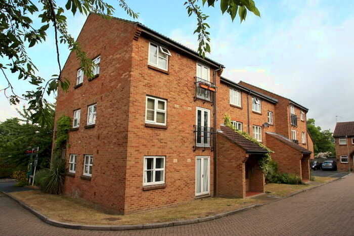 1 Bedroom Flat To Rent In Azalea Court, Woking, GU22