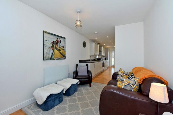 1 Bedroom Flat To Rent In Tuns Lane, Henley-On-Thames, Oxfordshire, RG9