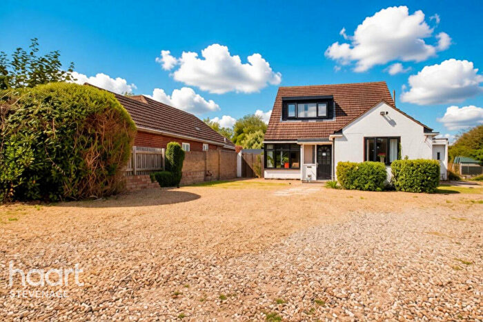 4 Bedroom Detached House For Sale In Castles Close, Hitchin, SG5