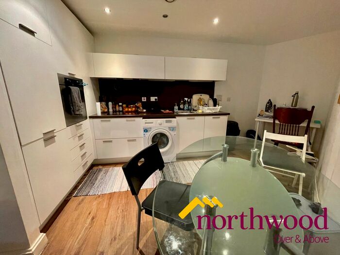 1 Bedroom Flat To Rent In Southside Development, City Centre, Birmingham, B5