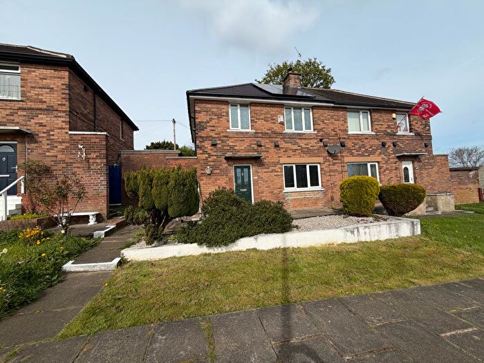 3 Bedroom Semi Detached House To Rent In Harrogate Road, Bradford, BD10