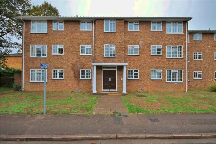 3 Bedroom Flat To Rent In Waters Drive, Staines-Upon-Thames, Middlesex, TW18