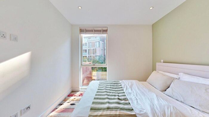 3 Bedroom Apartment For Sale In Claremont House, Maple Way, London, SE16