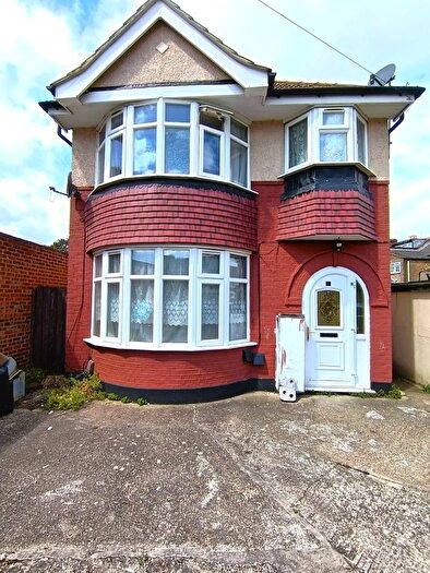 1 Bedroom Detached House To Rent In Ashton Gardens, Hounslow, TW4