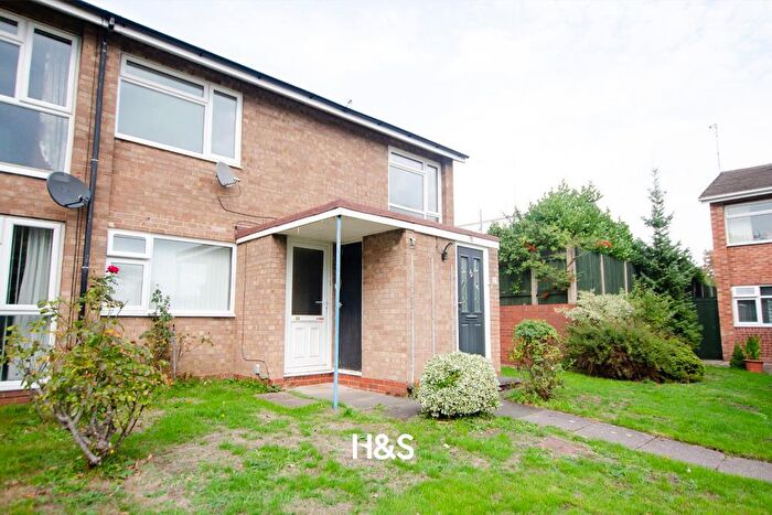 2 Bedroom Maisonette To Rent In Redwood Croft, Birmingham, B14