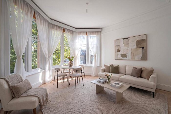 3 Bedroom Apartment For Sale In West End Lane, London, NW6