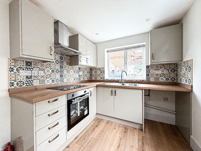 1 Bedroom Flat To Rent In Cheddon Road, Taunton, Somerset, TA2