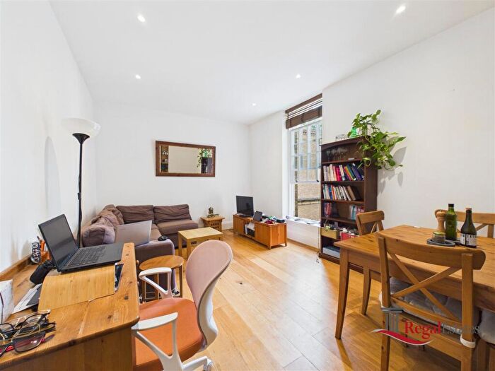 1 Bedroom House To Rent In Royal Drive, London, N11