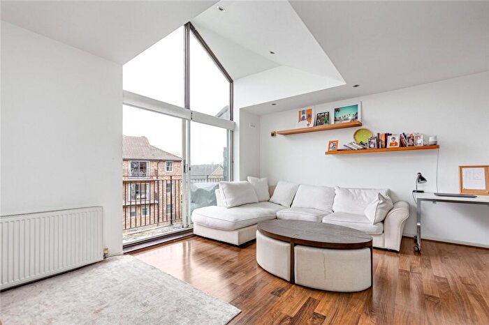 2 Bedroom Flat For Sale In Thorney Crescent, Battersea Park, SW11