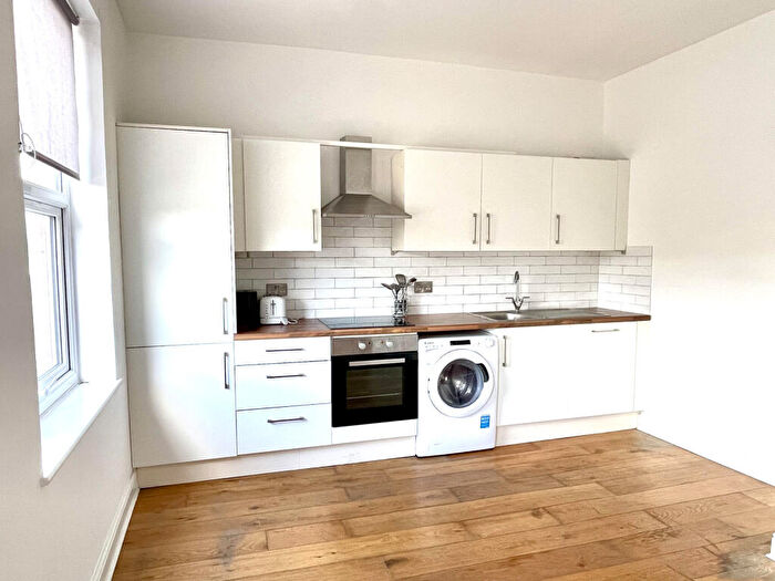 1 Bedroom Apartment For Sale In Epsom, KT17