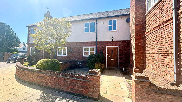 3 Bedroom Cottage For Sale In The Court Yard, Willaston, CH64
