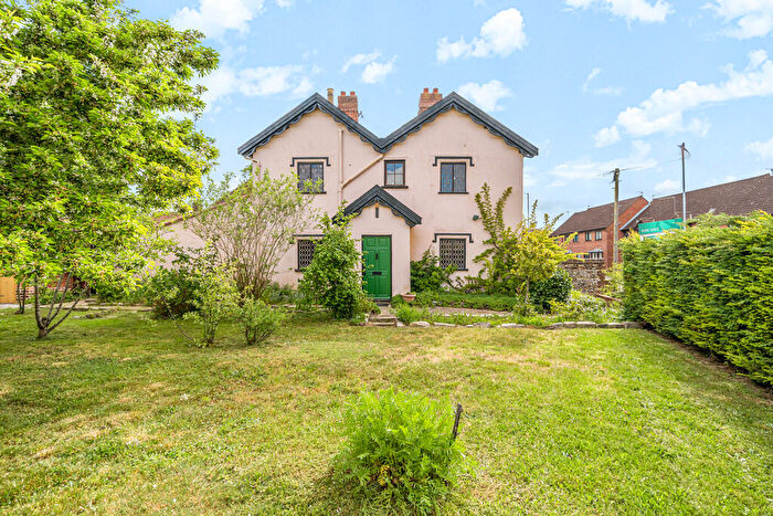 3 Bedroom Semi-Detached House For Sale In Ketts Hill, Norwich, NR1