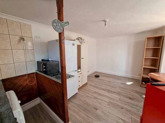 Studio To Rent In East Road, Stratford, E15