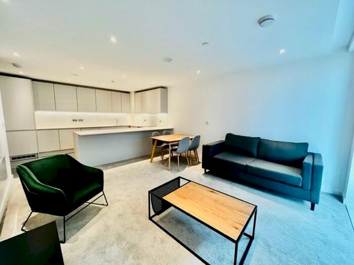 3 Bedroom Apartment To Rent In Local Crescent, Salford, M3