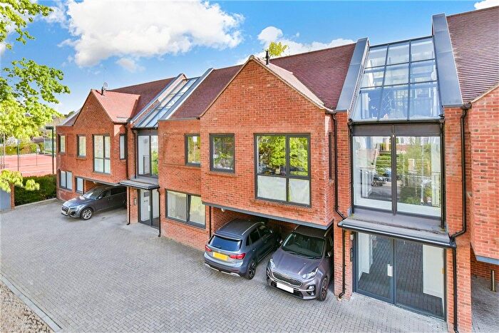 1 Bedroom Flat For Sale In Old Lodge Lane, Purley, Surrey, CR8