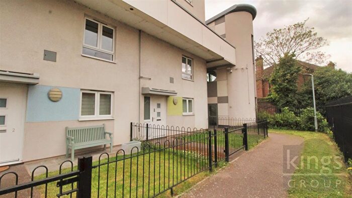 2 Bedroom Flat For Sale In Brett House, Coopers Walk, Cheshunt, Waltham Cross, EN8