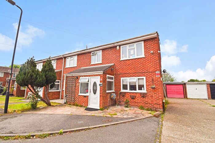 3 Bedroom End Of Terrace House For Sale In Robinhood Close, Cippenham, SL1