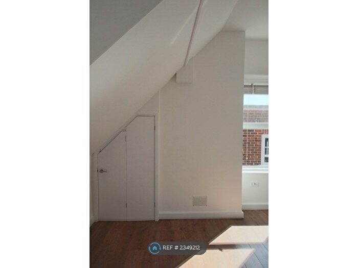 Studio To Rent In Dyke Road, Brighton, BN1