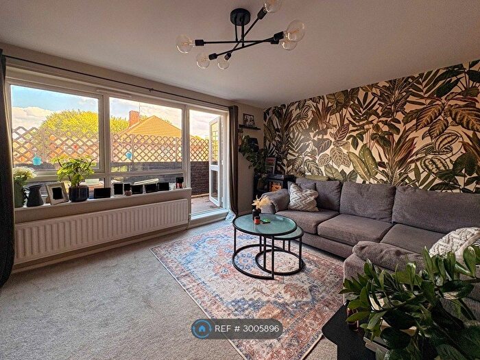 3 Bedroom Maisonette To Rent In Ewart Road, London, SE23
