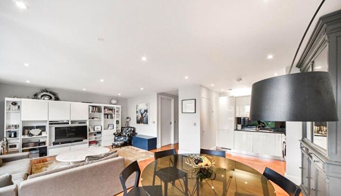 2 Bedroom Flat To Rent In Gatliff Road, Chelsea, London, SW1W