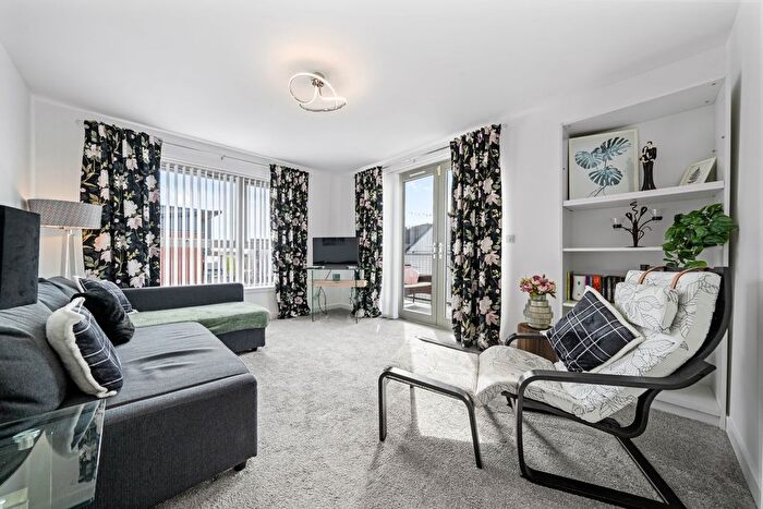 3 Bedroom Flat For Sale In Weir Street, Stirling, FK8