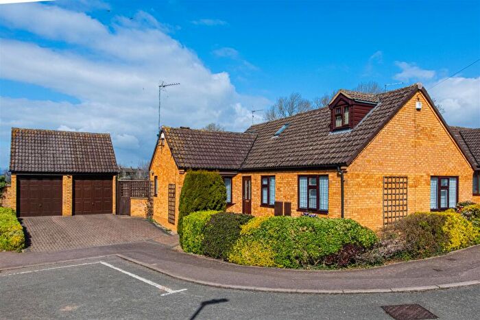 4 Bedroom Detached House For Sale In Grosvenor Way, Barton Seagrave, NN15