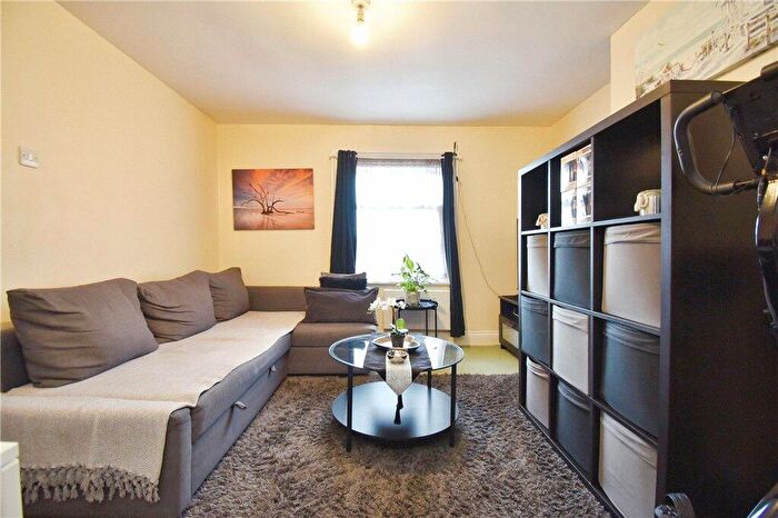 1 Bedroom Apartment For Sale In Bell Street, Romsey, Hampshire, SO51