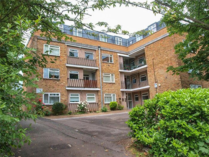 1 Bedroom Apartment For Sale In Waverley Road, Enfield, Middlesex, EN2