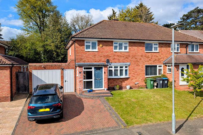 3 Bedroom Semi-Detached House For Sale In Ridge Lea, Hemel Hempstead, HP1