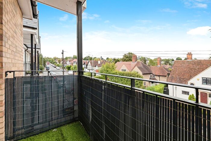 2 Bedroom Flat For Sale In Church Hill, Loughton, Essex, IG10