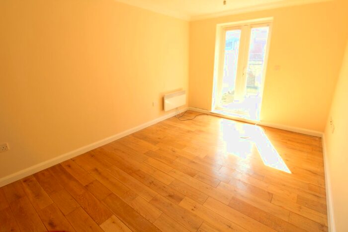 2 Bedroom Flat To Rent In Midland Road, Luton, LU2