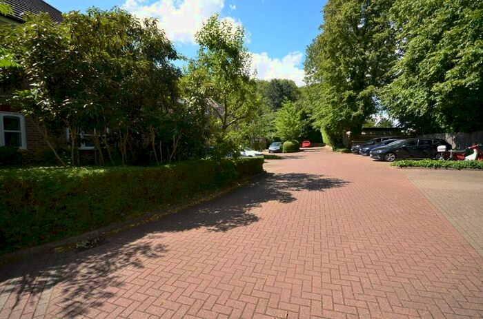 2 Bedroom Apartment To Rent In Uxbridge Road, Pinner, HA5