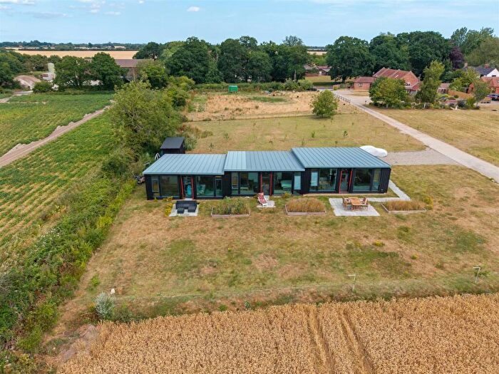 4 Bedroom Barn Conversion For Sale In Hickling Road, Sutton, NR12