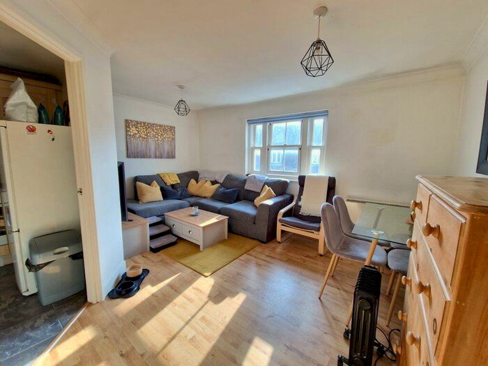 2 Bedroom Flat To Rent In Station Road West, Canterbury - Ref, CT2