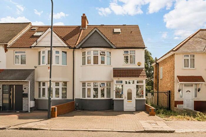 4 Bedroom End Of Terrace House For Sale In Holden Avenue, London, NW9